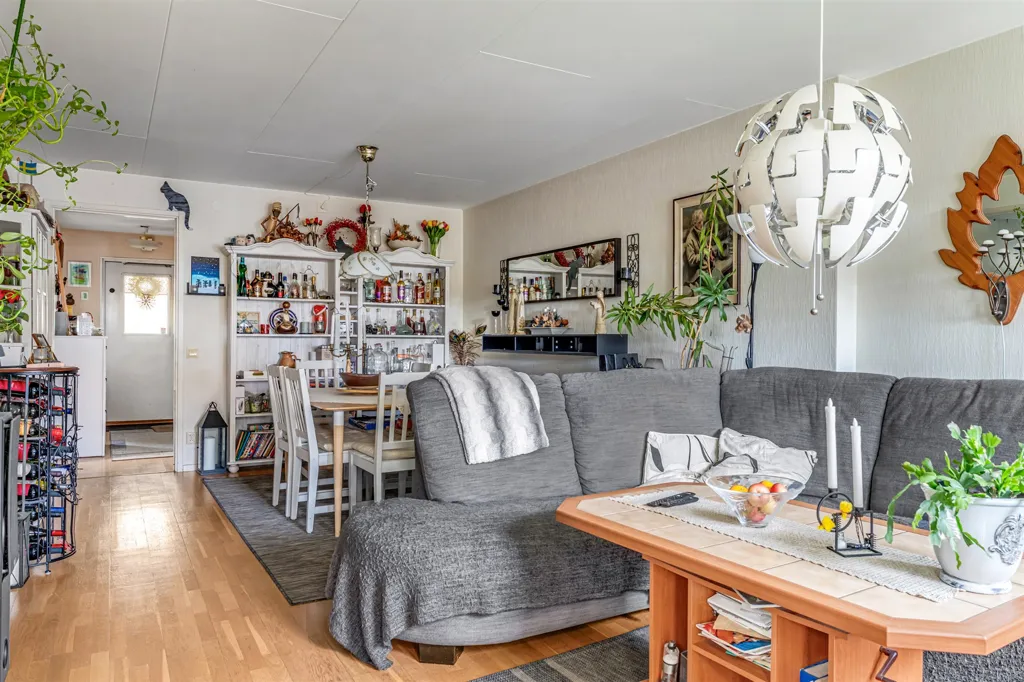 Séjour - Bright Three-Bedroom Flat with Balconies in Ekeby