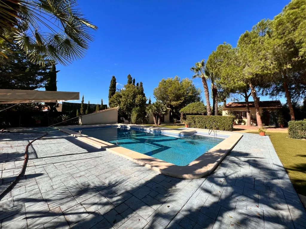 Bassein - Detached House with Pool in Elche