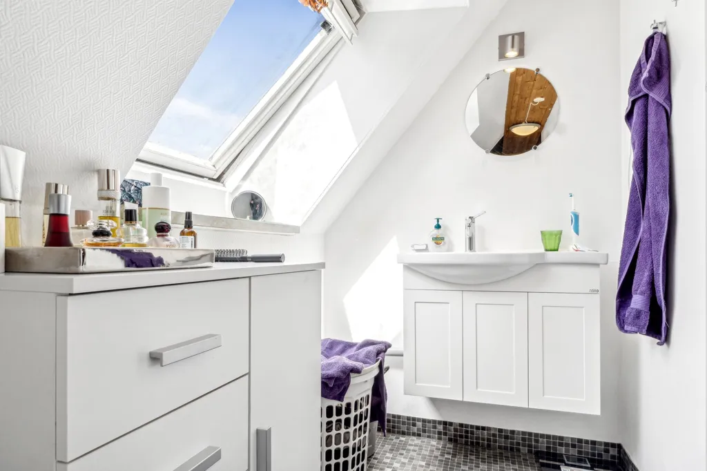 Salles de bain - Villa with Professional Workshop in Ferritslev