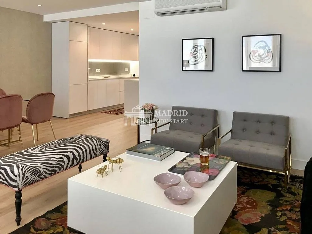 Séjour - Modernised Flat with Views in Cea Bermúdez, Madrid