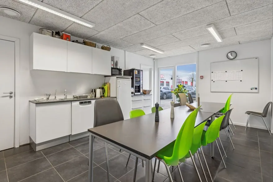 Söögituba - Office/Storage Property with Development Potential in Kolding