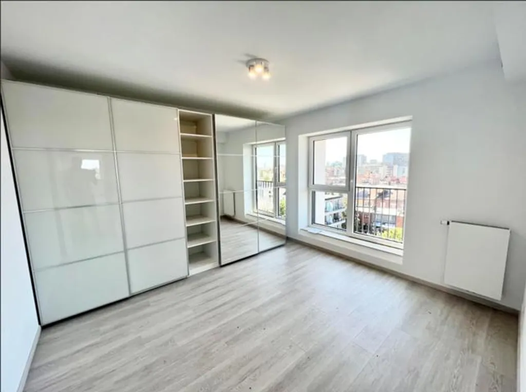 Chambres - Appartement Moderne avec Terrasse au 5ème Étage