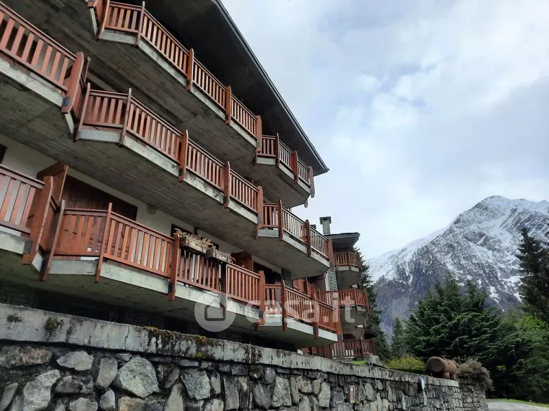Välivaade - Panoramic Apartment with Balcony in Courmayeur