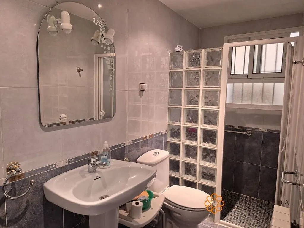 Salles de bain - Traditional Chalet with Balcón in Alborge