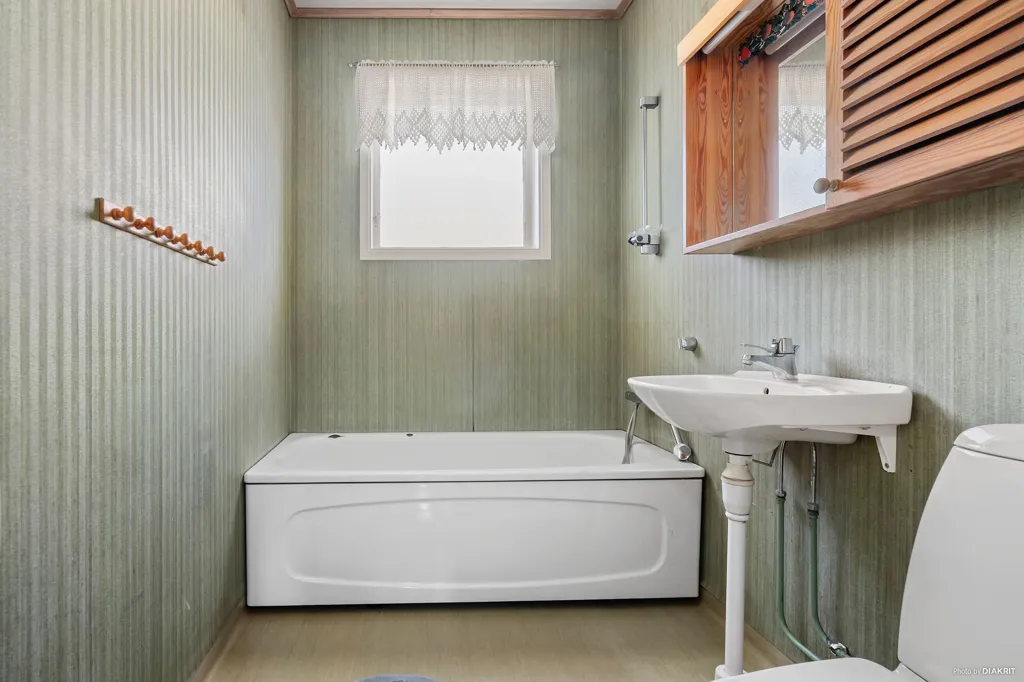 Bagni - Spacious Villa with Loft in Kronoberg