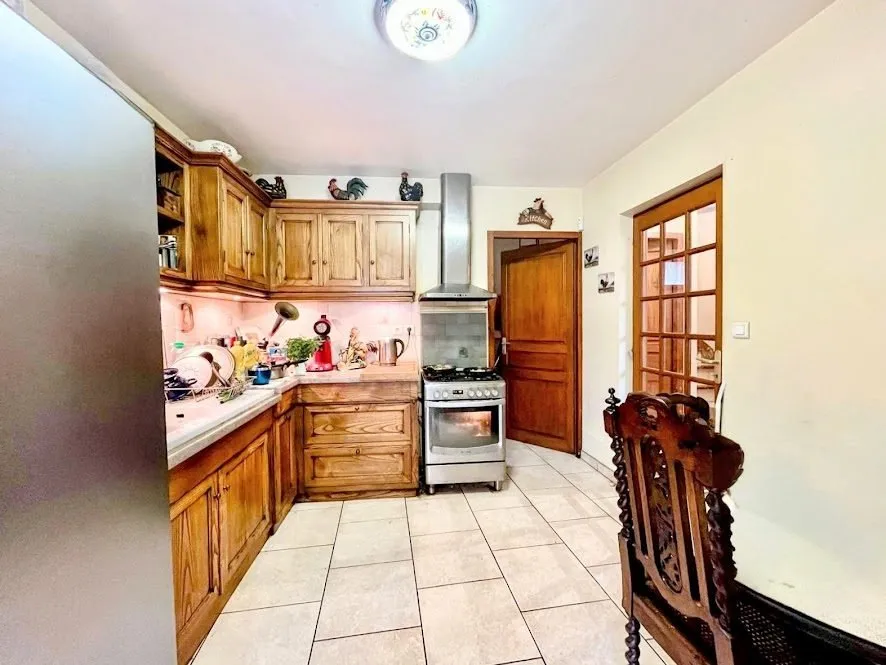 Kitchen - Spacious House with Garden in Quiet Countryside