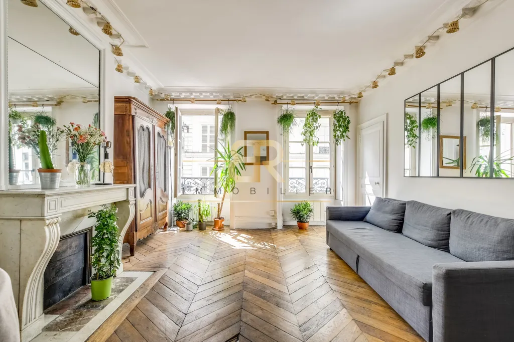 Elutuba - Haussmannian Flat with Charm in Saint-Georges