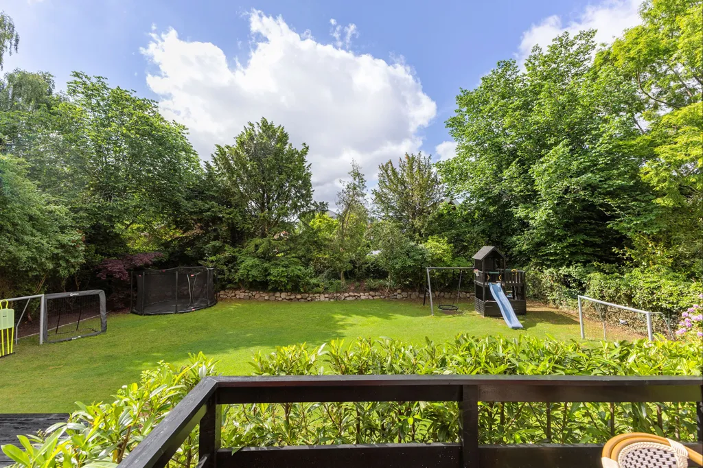 Giardino - 1919 Villa with Garden in Charlottenlund