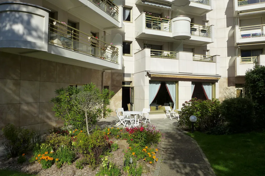 Terrasse - Appartement 2 Pièces avec Balcon à Levallois-Perret