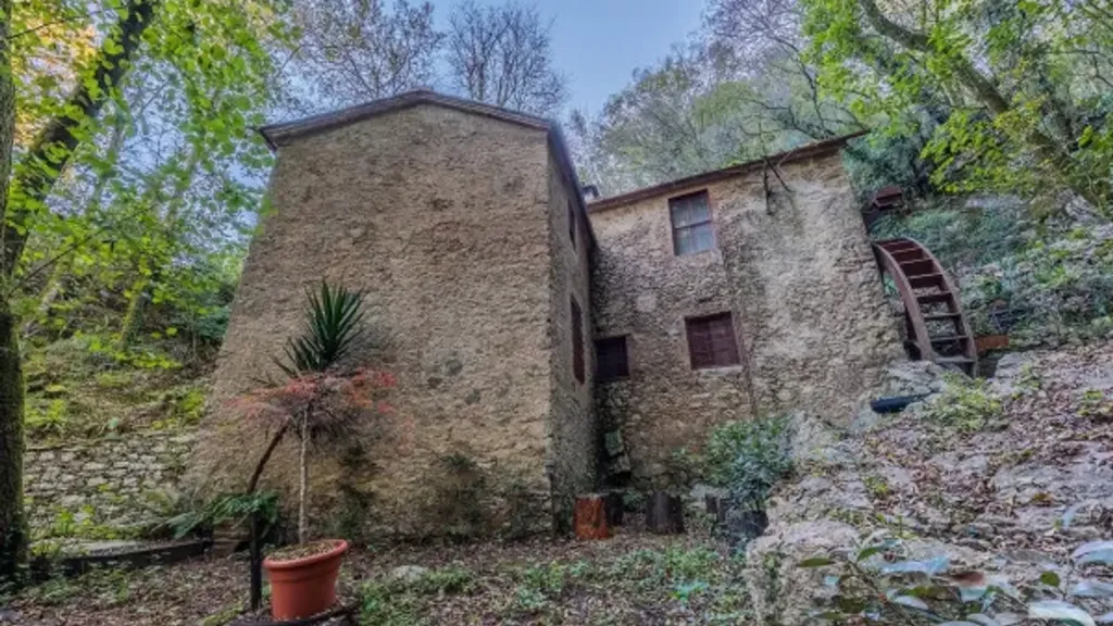 Välivaade - Restored Millhouse with River View in Camaiore