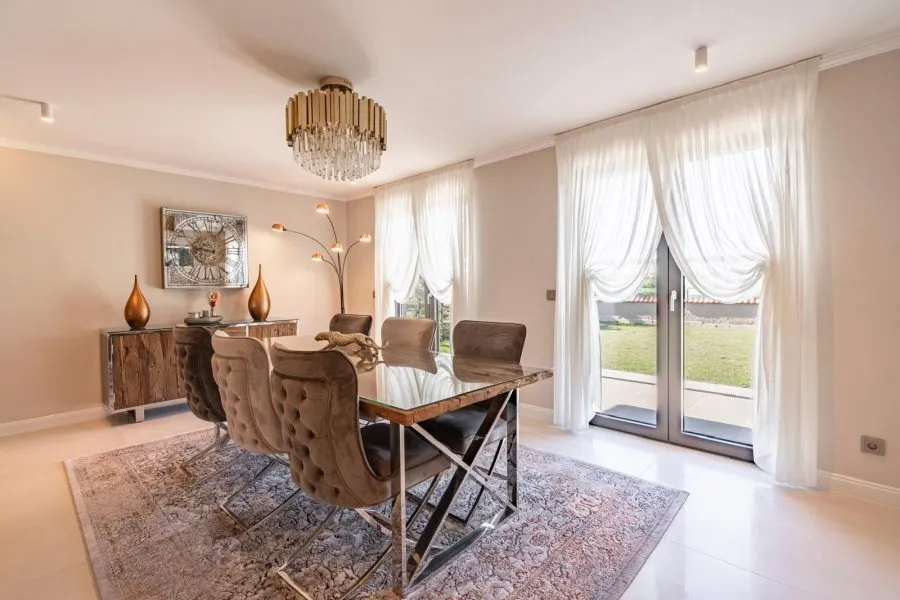 Salle à manger - Villa Rénovée avec Vue sur la Nature à Hellange