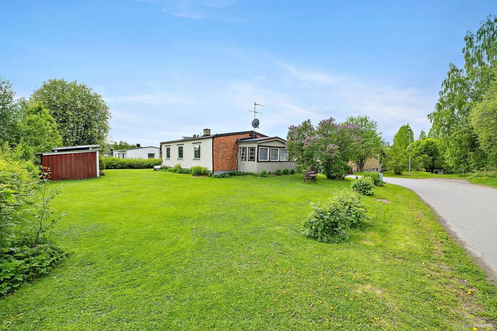 Aed - 1-Storey Villa with Garden near River