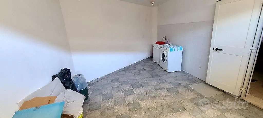 Pesuköök - First Floor Apartment with Balcony in Central Location