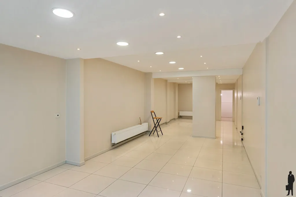 Esik - Fully Renovated Commercial Unit in Quellinstraat, Antwerp