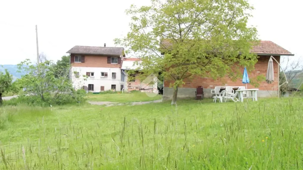 Välivaade - Independent House with Private Garden in Carpineti