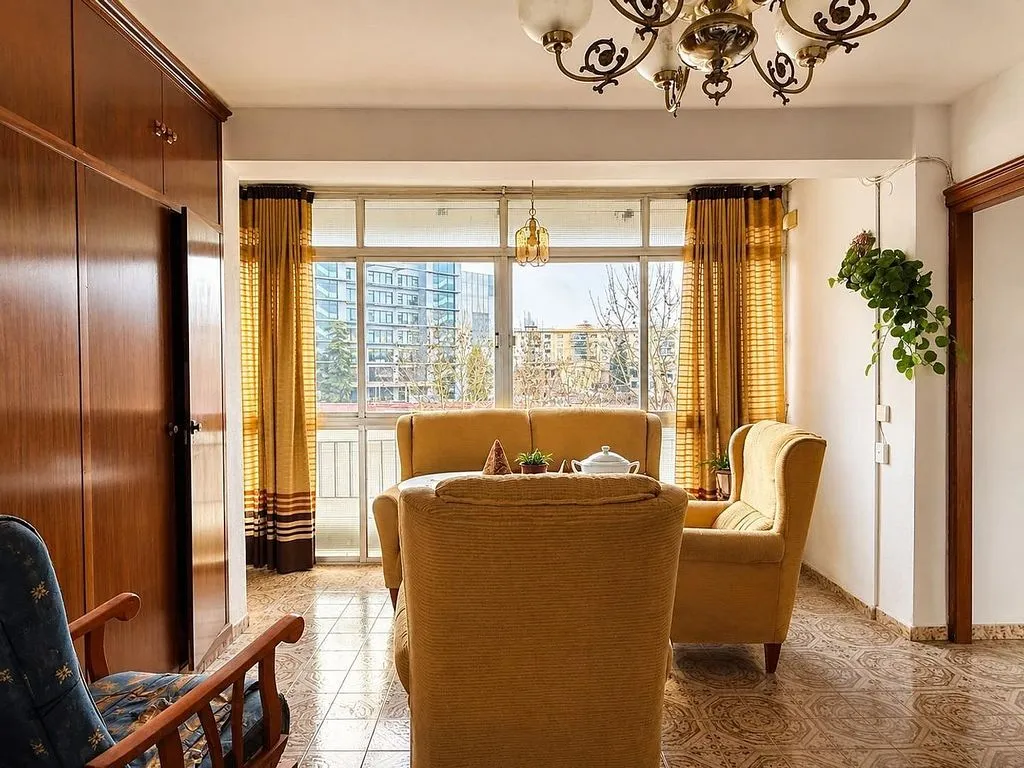 Salle à manger - Apartment with Balcony in South Sector