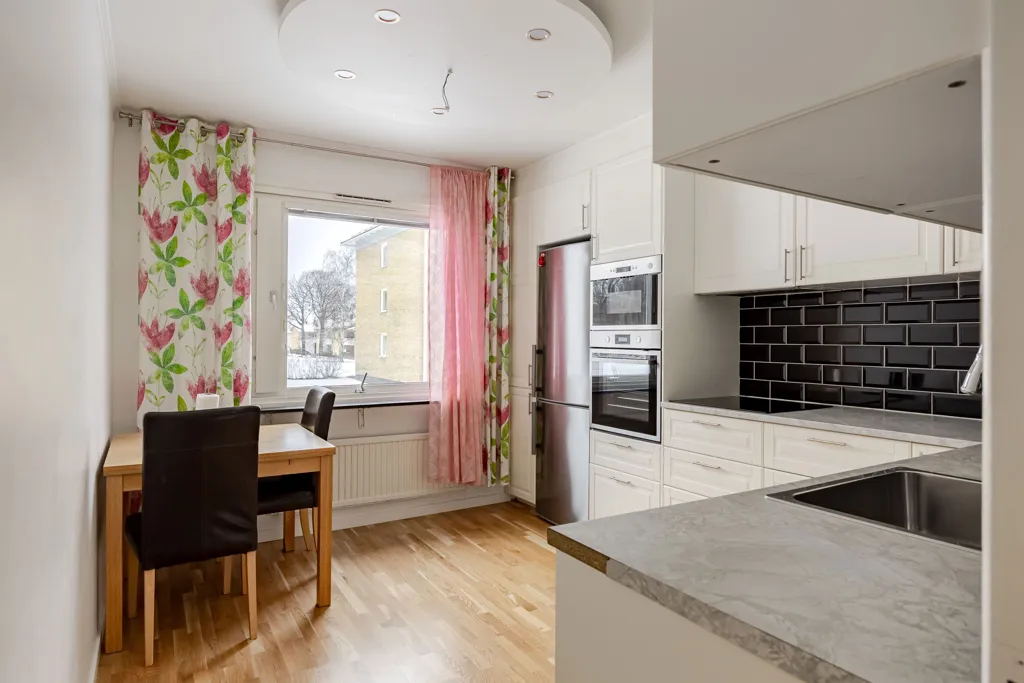 Kitchen - Modern Flat with Large Balcony in Berga