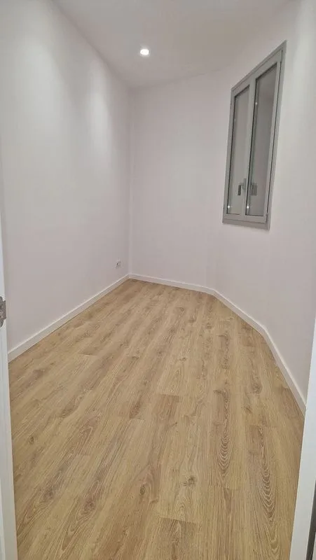 Habitaciones - Piso en planta baja con garaje en Marianao