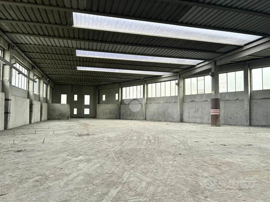 Toad - Industrial Warehouse with 1300 sqm in Cellatica