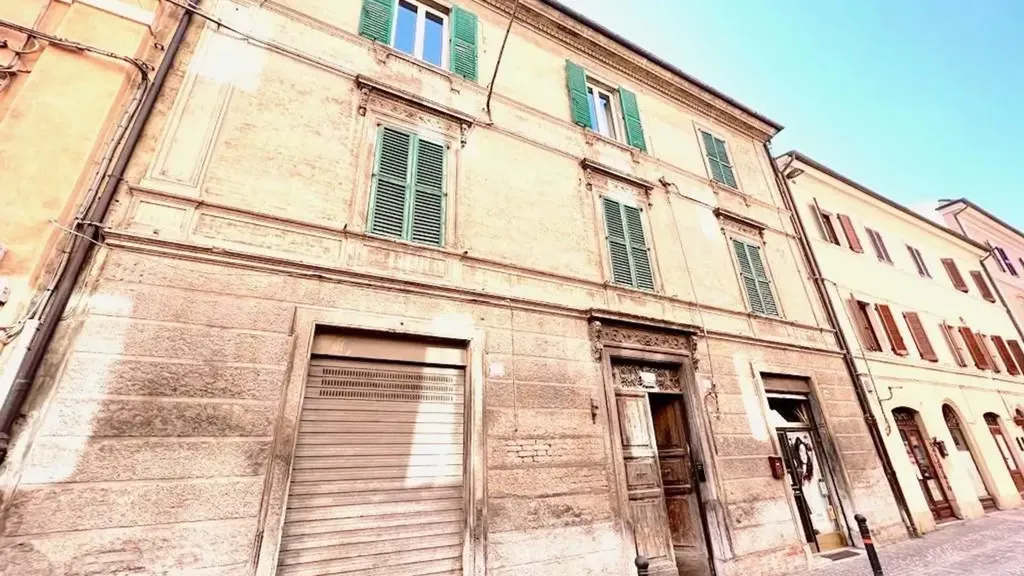 Exterior - 7-Room Apartment with Balcony in Fabriano