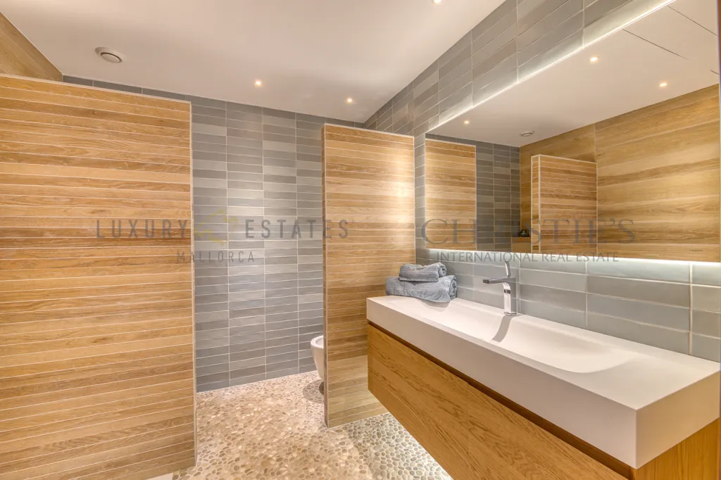 Salles de bain - Country Home with Panoramic Views in Establiments