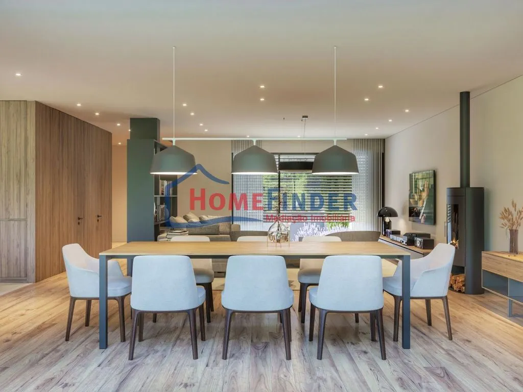 Dining Room - Contemporary House with Pool in Braga