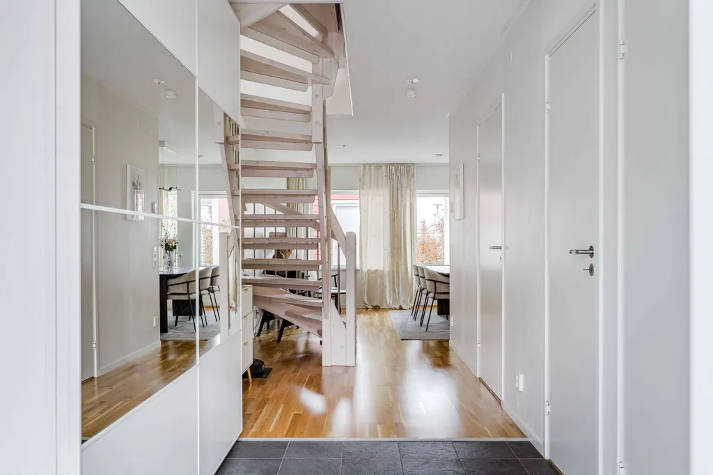 Entrée - Apartment with Balcony in Borlänge