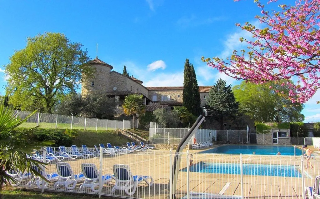 Piscina - 2-Bedroom Apartment with River View in Ardèche