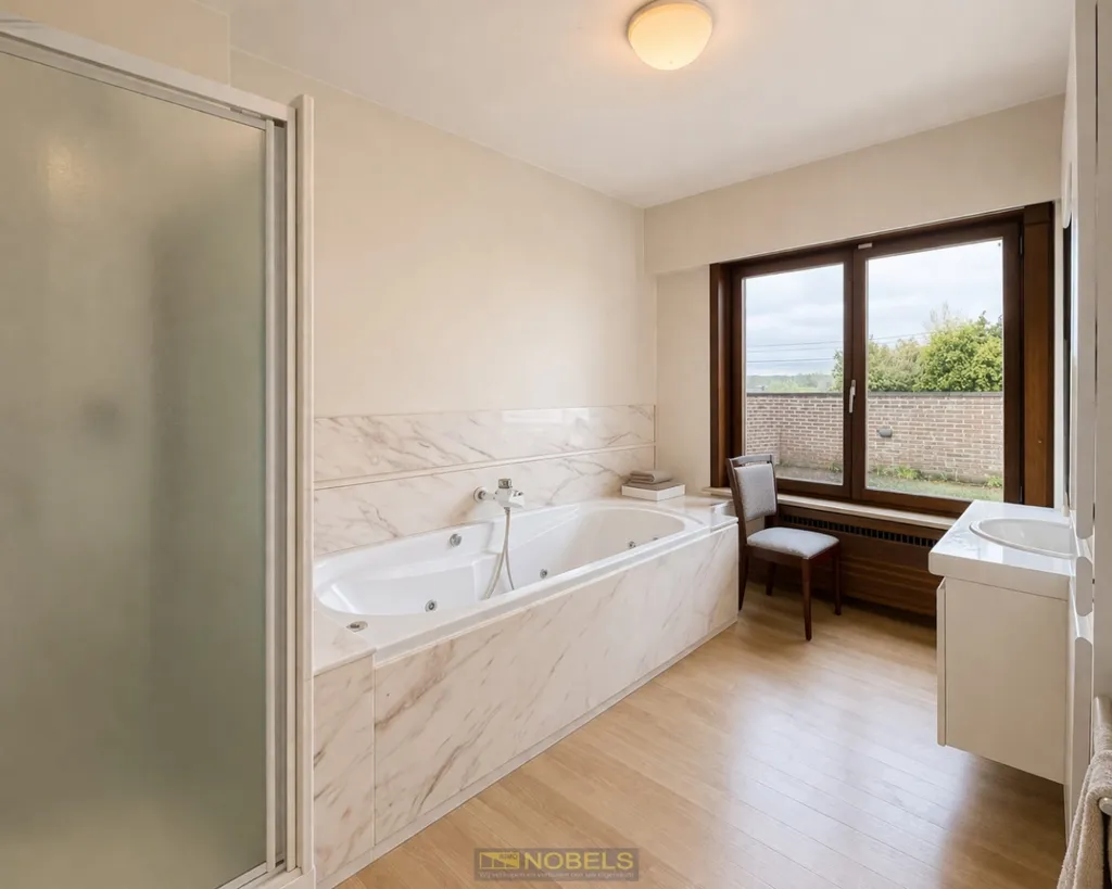 Salles de bain - Maison avec 3 Garages dans un Cadre Rural à Horebeke