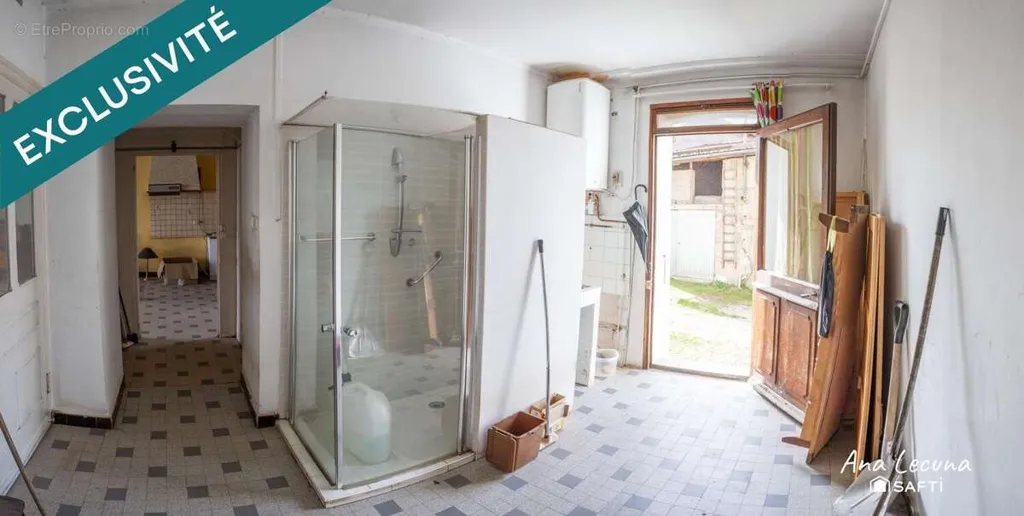 Vannitoad - Characterful Building with Potential in Le Pin