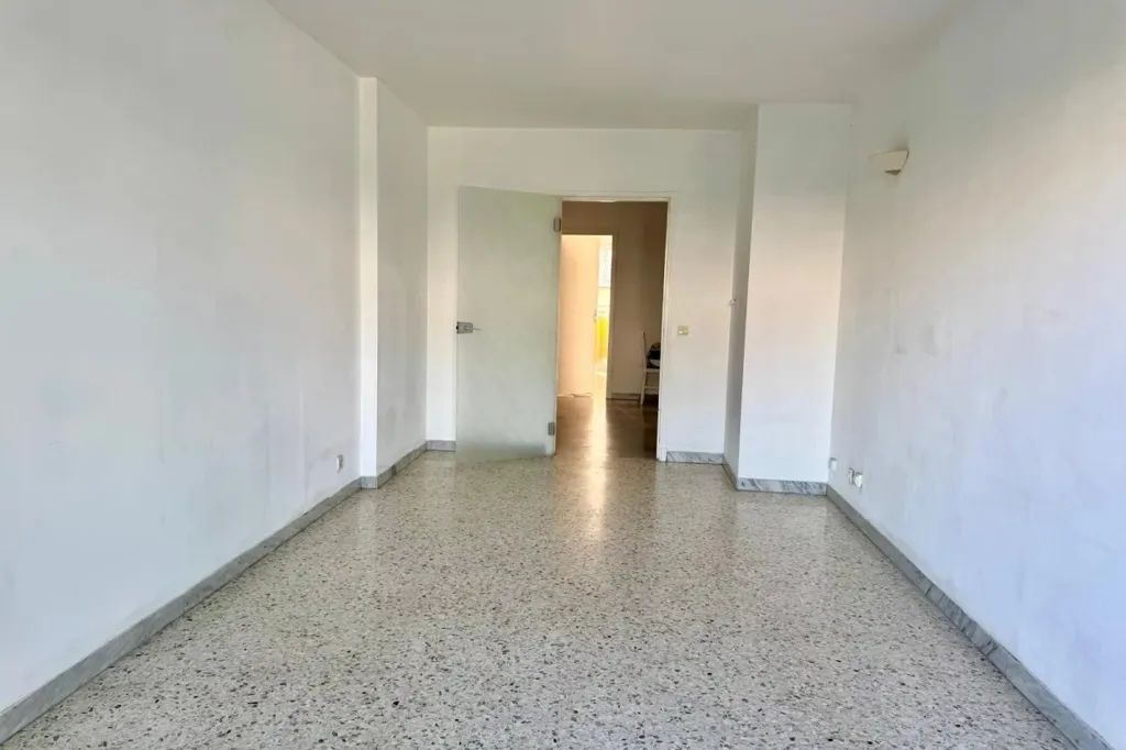 Hallway - Bright 3-Piece Apartment with Balcony in Nice