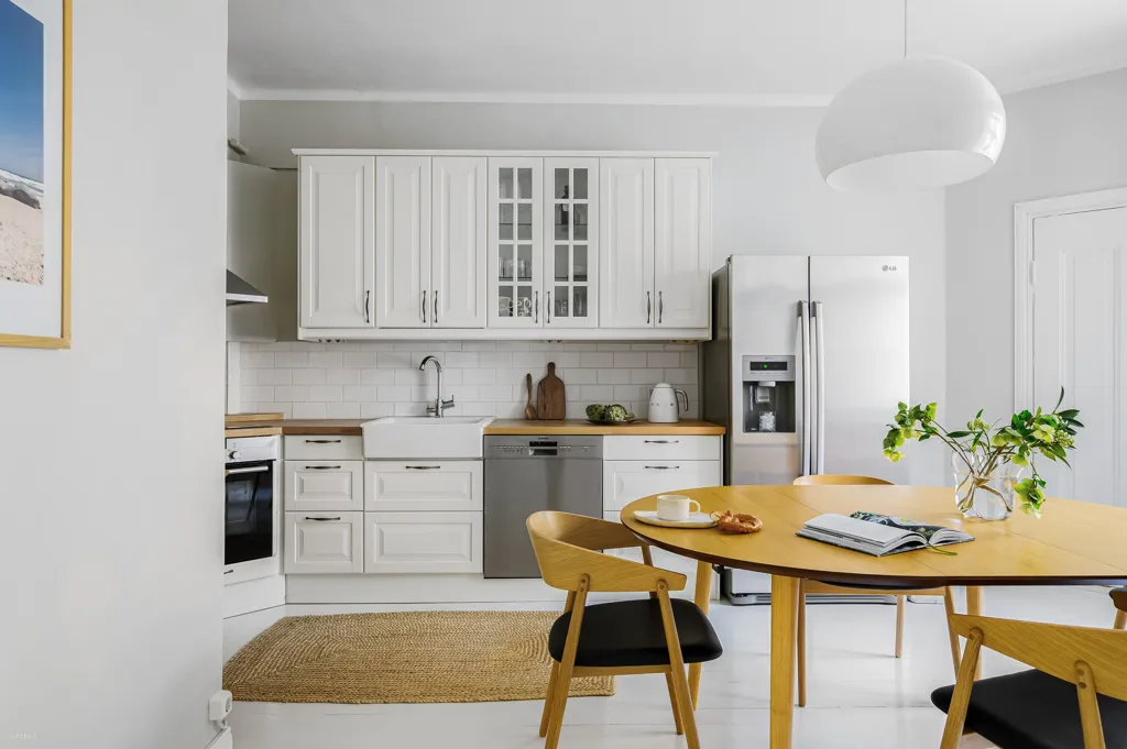 Salle à manger - Bright Apartment with High Ceilings in Etu-Töölö