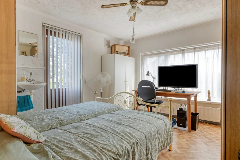 Magamistoad - Renovatable Corner House with Garden in Goes