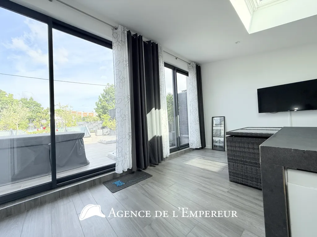 Terrace - Contemporary House with Panoramic Terrace in Rueil