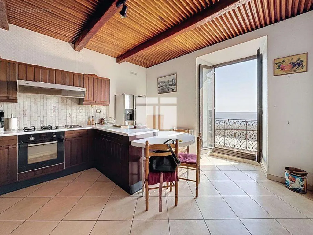 Köök - Duplex with Sea View on Quai des Martyrs