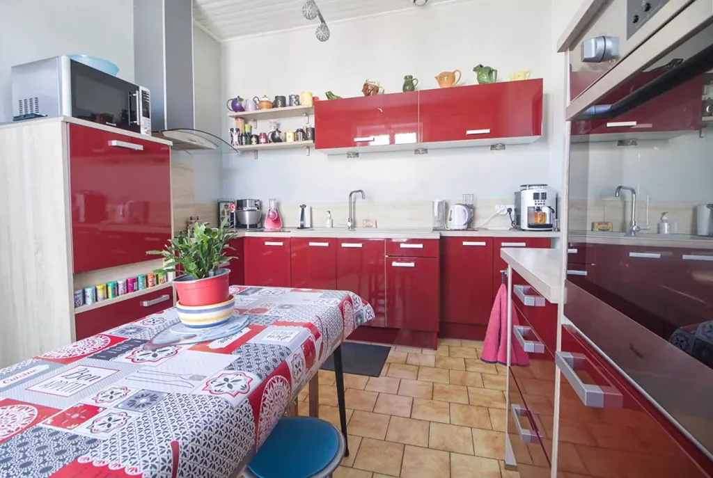 Cuisine - Maison avec Jardin et Garage à Les Magnils Reigniers