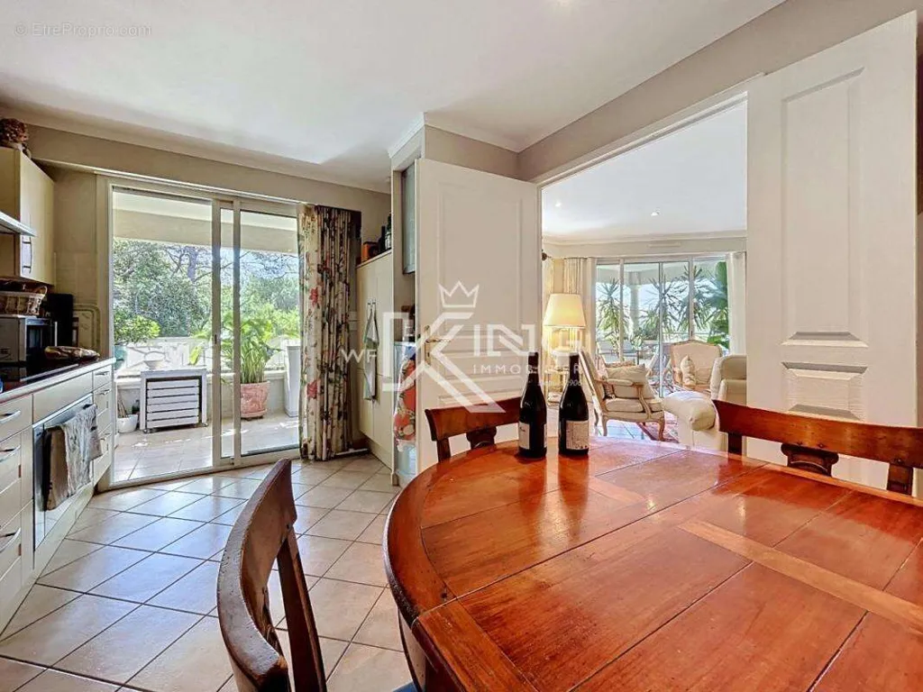 Söögituba - Apartment with Private Pool in Saint Raphael