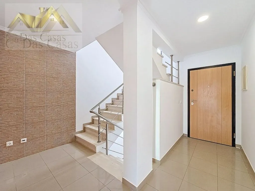 Rooms - Modern House in Final Renovation in Almada
