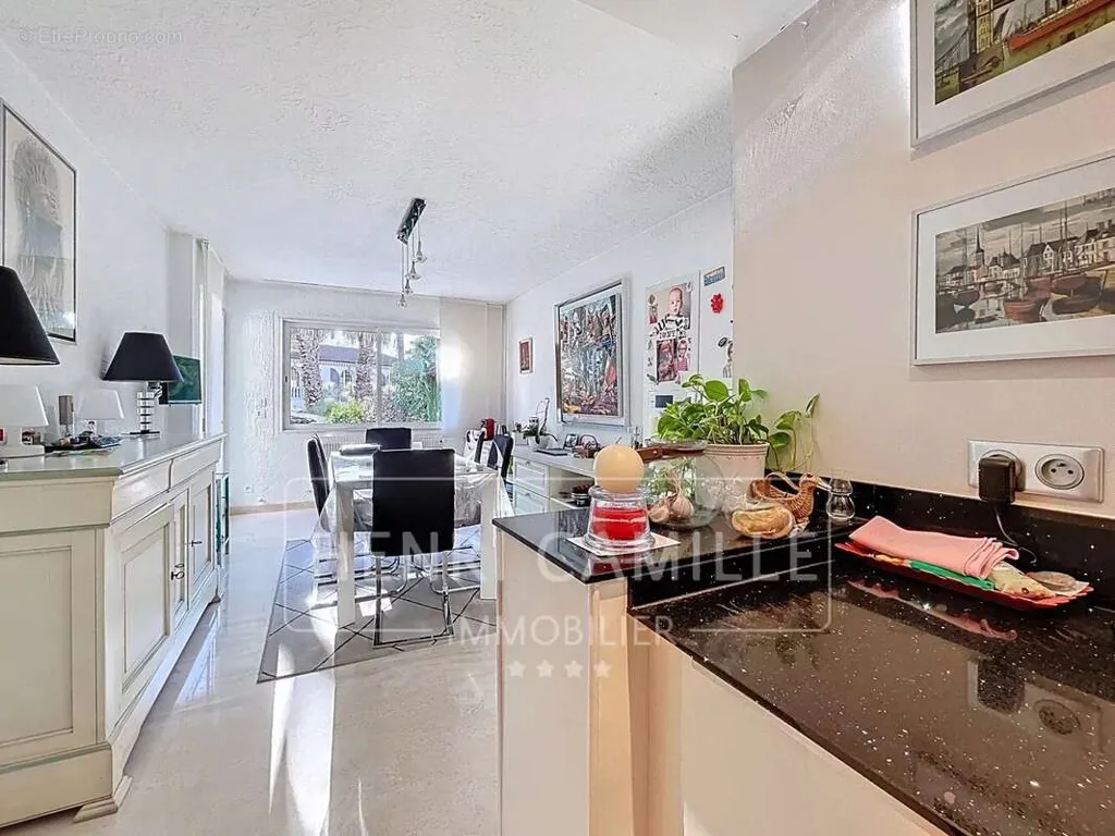 Köök - Spacious Villa with Pool near Cannes Centre