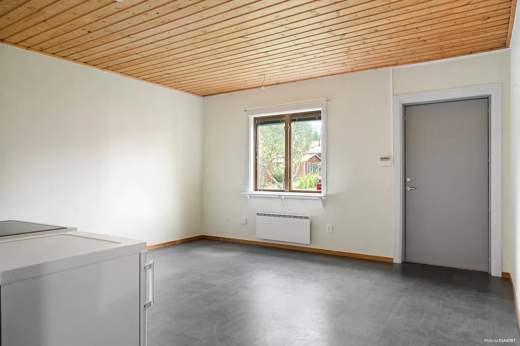 Pièces - Two-Storey Villa with Garden in Central Location