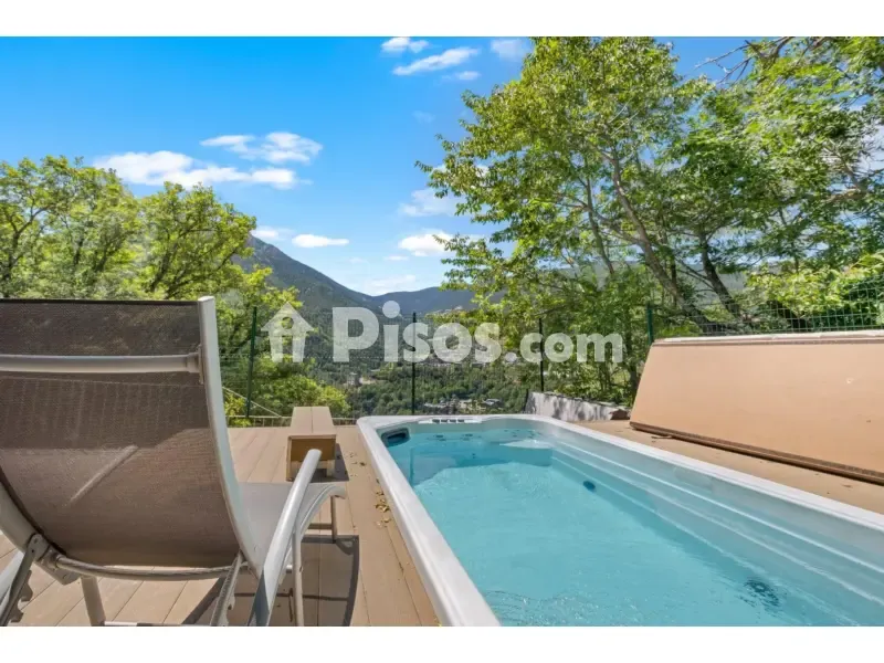 Bassein - Chalet with Private Garden in Calle Anyós