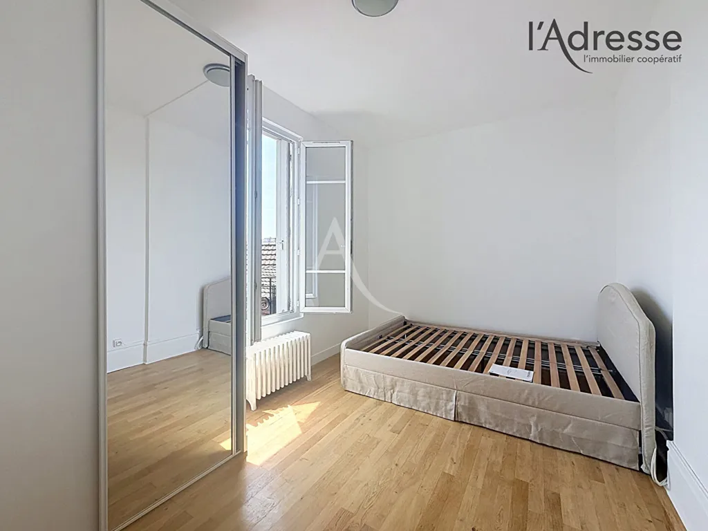 Bedrooms - Refurbished Studio with Balcony in Suresnes