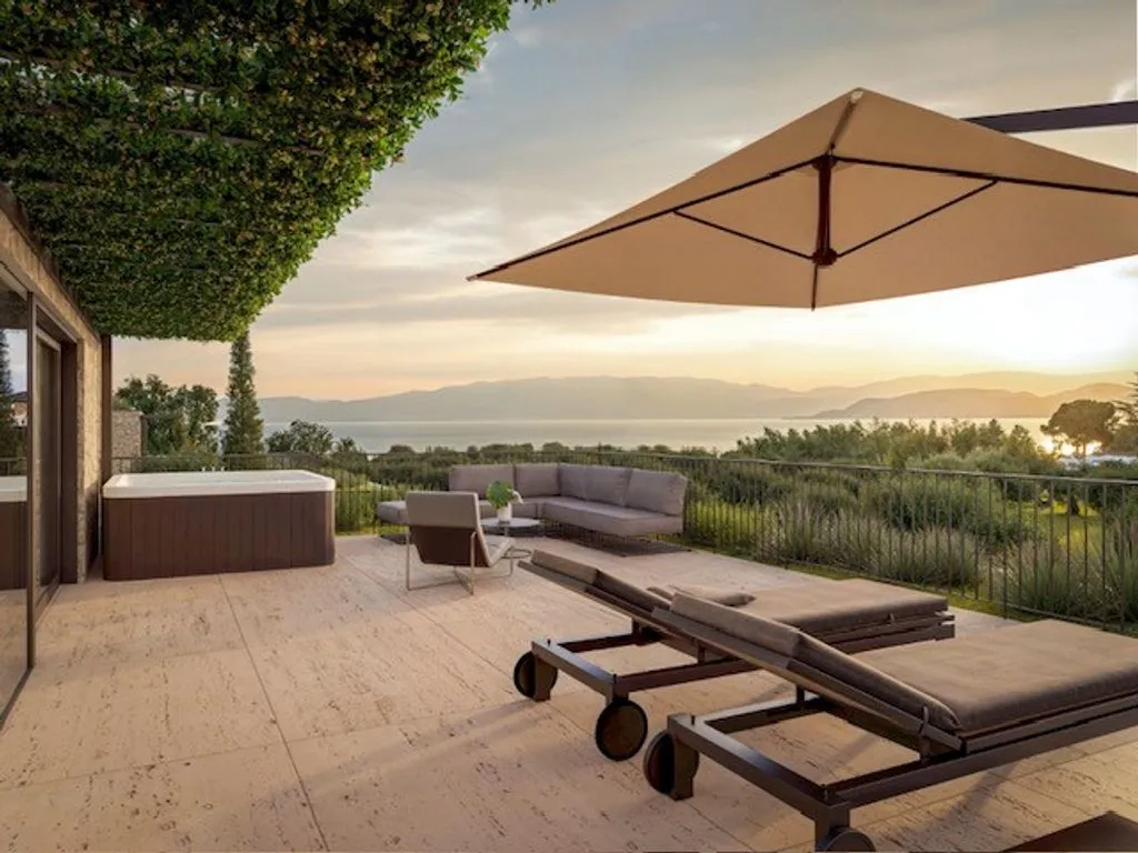 Terrass - Luxury Villa with Lake Access in Pacengo di Lazise