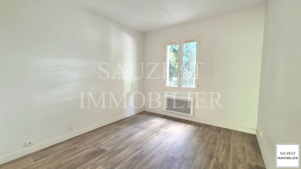 Toad - 3-Piece Flat with Terrace in Bagneux