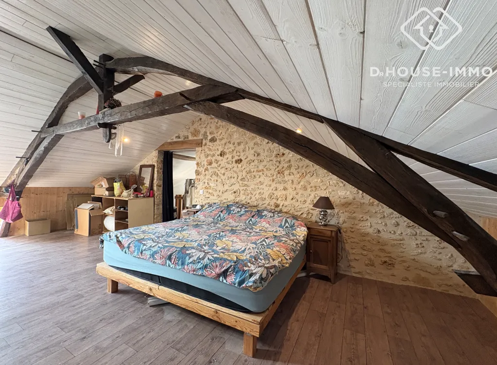 Pièces - Maison en Pierres Rénovée avec Vue Dégagée à Villars