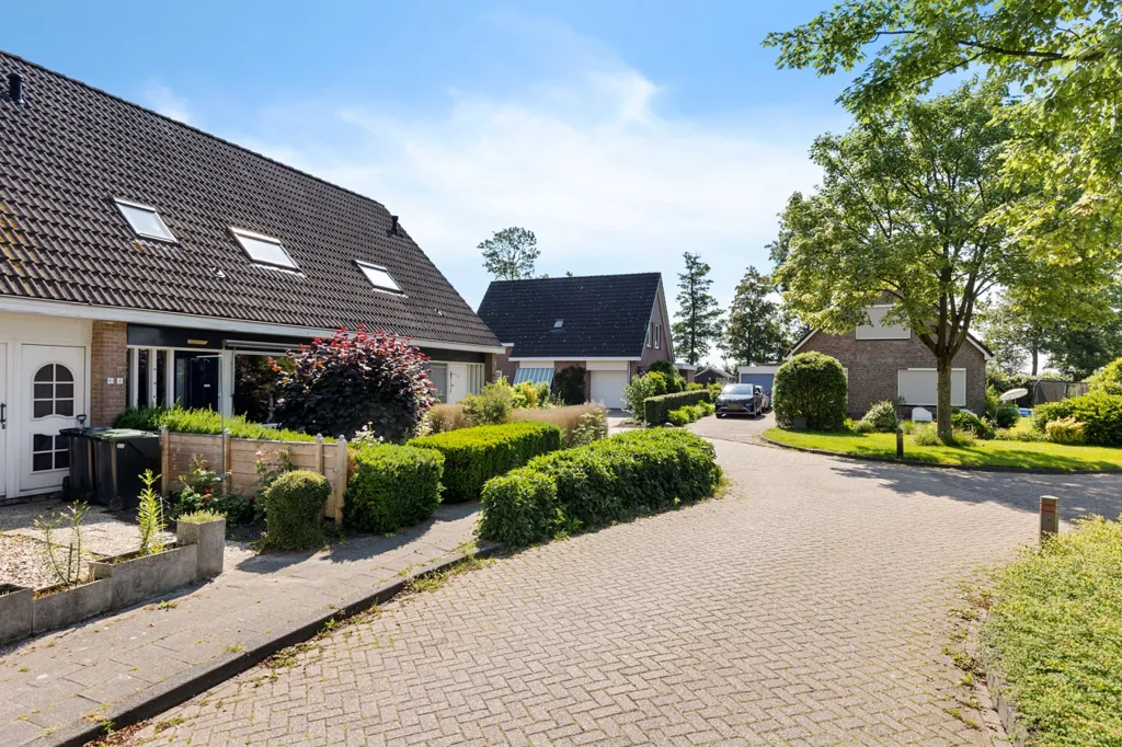 Exterior - Spacious Semi-detached House with Garden in Ie