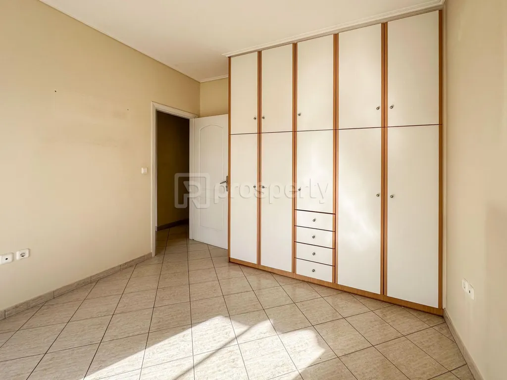 Toad - Spacious Apartment with Large Balcony in Ilion