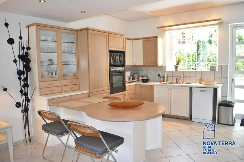 Cuisine - Luxurious Apartment with Forest View in Vouliagmeni
