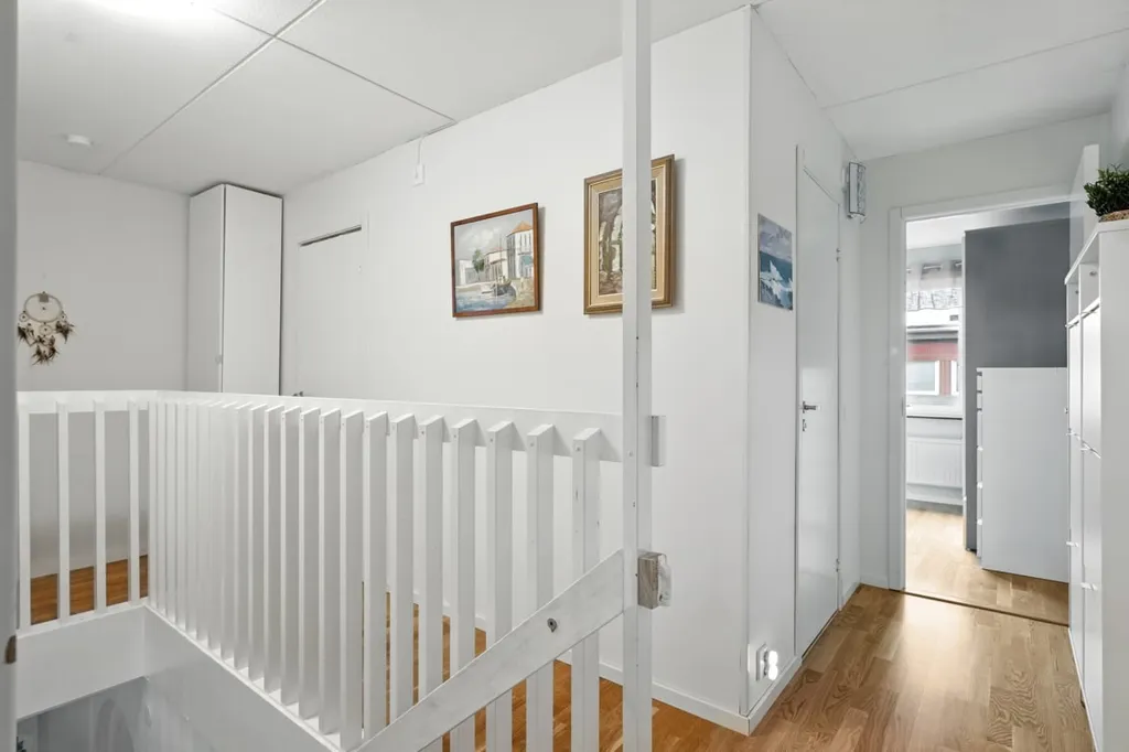 Entrée - Modern Bostadsrätt with Large Terrace in Kärra