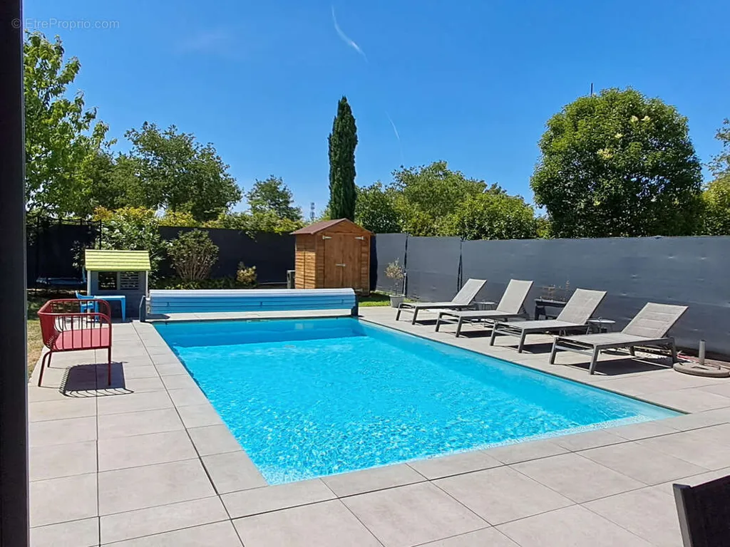 Piscine - Maison Contemporaine avec Piscine à Saint-Priest
